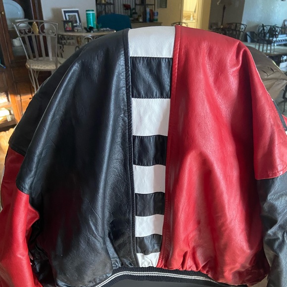 Nice Leather Jacket with racing stripes down each arm - Picture 2 of 6